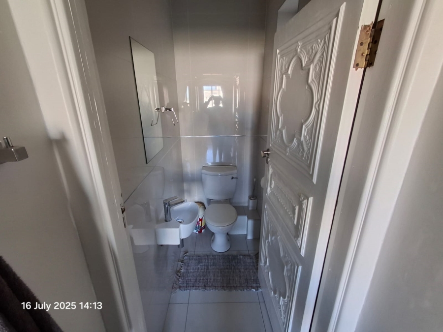To Let 2 Bedroom Property for Rent in Summerstrand Eastern Cape